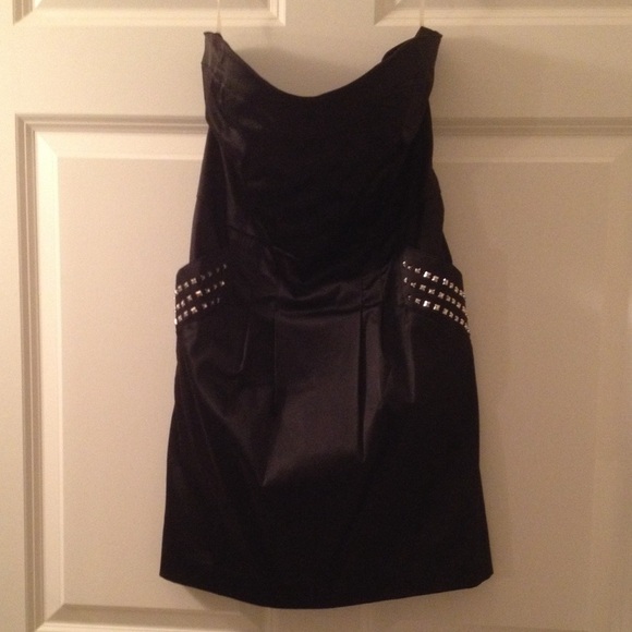Nwt Grass Black strapless dress with studded pockets Size 7 - Picture 3 of 4